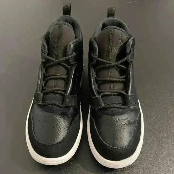 Nike Air Jordan Fadeaway GS Black Sneakers - Picture 4 of 12